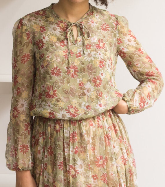 1970s Daisy Print Chiffon Peasant Ensemble
