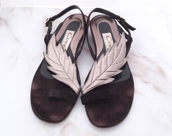 Vintage sling back sandals, silver black summer, one toe sandal size 6 Retro women's fashion Leaf feather detail leather metallic sandals