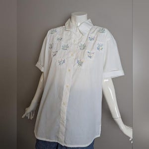 Vintage Juli Embroidered Blouse – Floral Button Up Shirt – White Cottagecore Top – Size Large