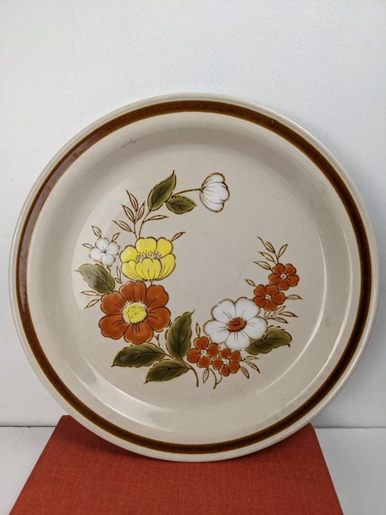 Mountain Wood Collection Stoneware Trellis Blossom Chop Plate