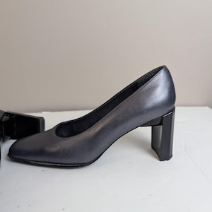 Stuart Weitzman for Browns Metallic Grey Pumps – Geometric Heel – Size 5