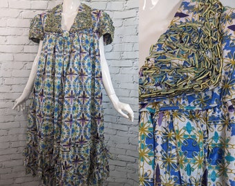 Trapeze dress, Vintage printed dress, ruffle detail cap sleeves