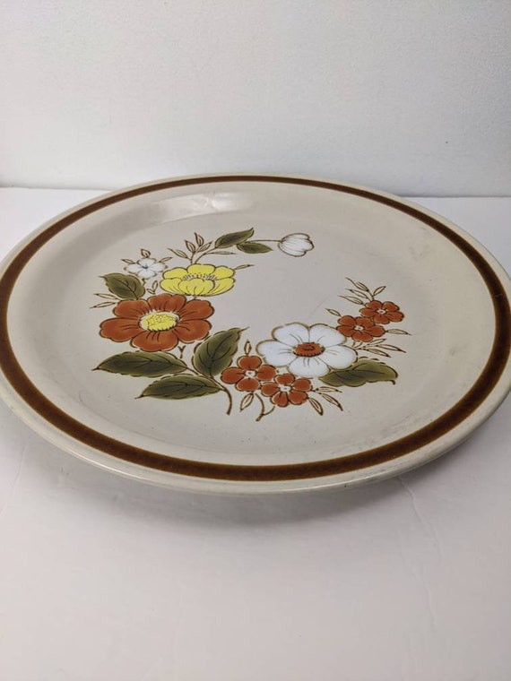 Mountain Wood Collection Stoneware Trellis Blossom Chop Plate