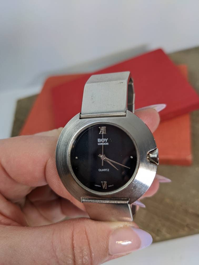 Vintage Boy London Silver Metal Watch 90s Round Face Vintage Boy London Silver Metal Watch 90s Round Face