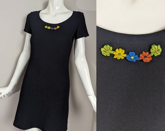 Vintage 90's  dress, short sleeve fitted mini dress, Size small Shawn Alexander, flower detail