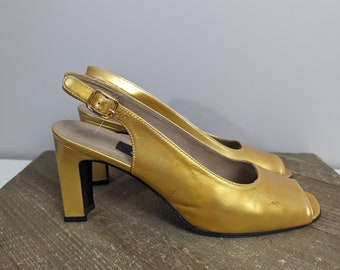 Stuart Weitzman goldene Lackleder-Slingback-Absätze mit offener Zehenpartie, 8,5 Vintage