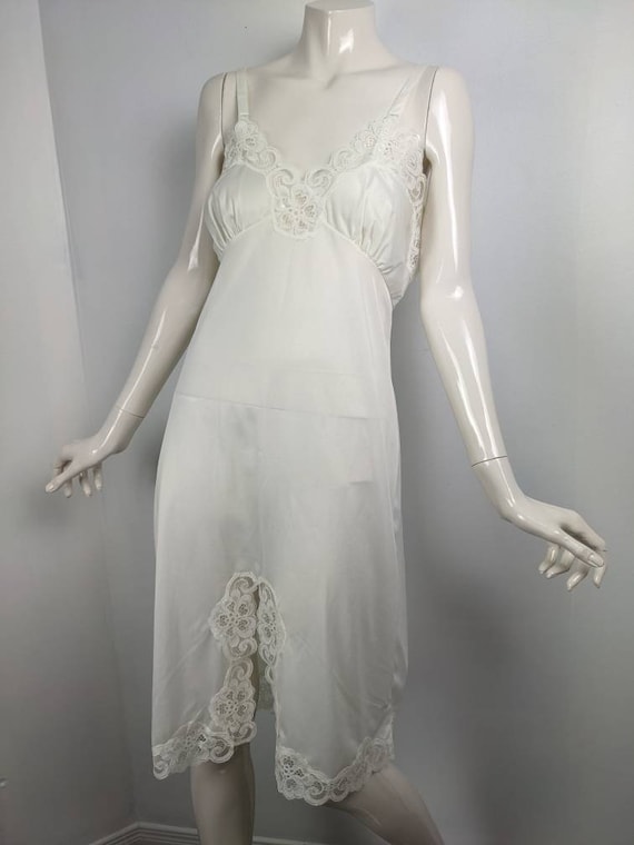 Vintage Slip Dress, White Nylon Slip, Vintage Lingerie, Simple Minimalist  Dress, Lace Trim Lingerie Size 6 