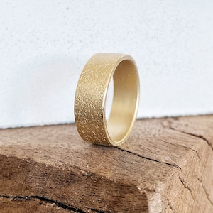 Men&#39;s Gold Ring Wedding Band, Solid 14K Gold Rustic Ring Handmade