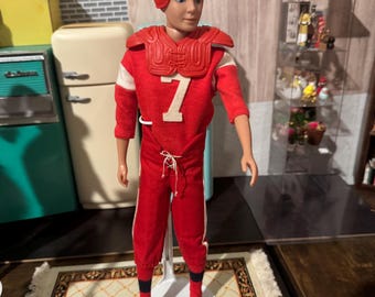 Maillot De Football Rouge Et Jaune à Damier Pour Barbie My First Ken - Vintage