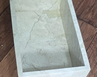 Bandeja/caja de mármol beige real de 27,3 cm × 15,9 cm de alto (10,2 cm). Una caja de almacenamiento elegante y perfecta para la oficina, la cocina o cualquier lugar. Envío gratuito.
