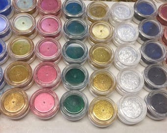 Kit 4-ULTRA PREMIUM Mica Pigment Powders. 8 Pigment Collection of 3 gram jars. FREE Scoop