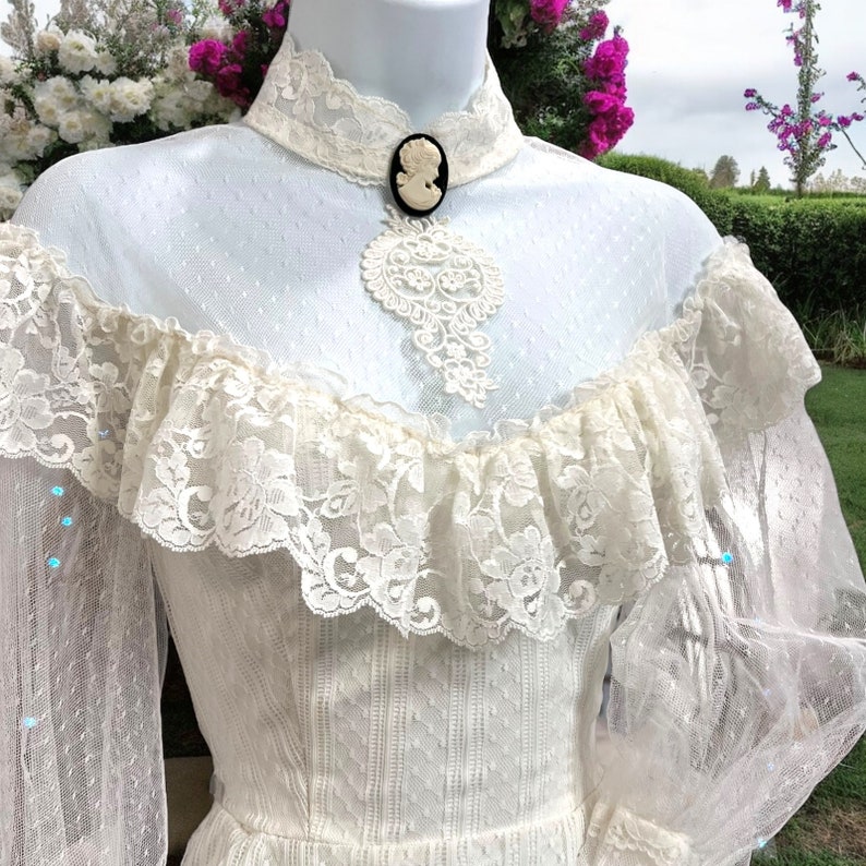 Vintage Gunne Sax Style Victorian Lace Swiss Dot Ruffle Train Wedding Dress zdjęcie 4