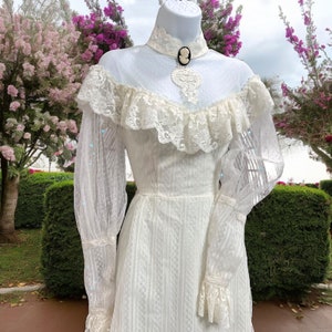 Vintage Gunne Sax Style Victorian Lace Swiss Dot Ruffle Train Wedding Dress zdjęcie 6