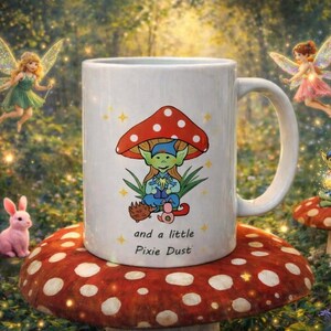 Mok van elf en paddenstoel kan worden gepersonaliseerd met een naam