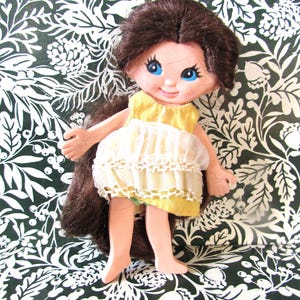 Vintage FLATSY DOLL With Brunette Hair 1960's - 4-1/2 Inches High /MEMsArtShop.