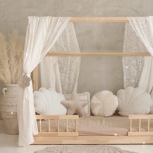 Dosel bohemio de muselina color crema con encaje sobre la cama, tienda de campaña para habitación de niña, cortinas para cama Montessori, idea de regalo para dosel de cama para niños pequeños
