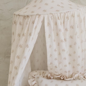 Dosel de estilo retro para habitación de niña "Flores Boho", habitación floral y dosel único para bebé, regalo de cumpleaños para recién nacido, decoración ecológica para guardería de bebé.