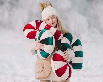 Set mit 3 Weihnachtskissen „Lollipops“ Winter-Wohndekoration, weihnachtliches Dekokissen für Wohnzimmer, Kinder-Weihnachtskissen, Weihnachtszimmer