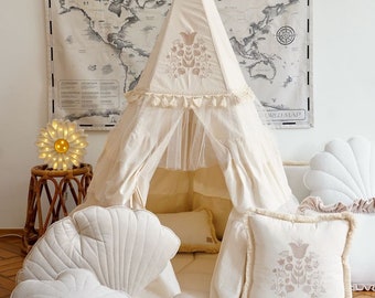 Tipi à volants pour chambre de fille « Bohème » modèle unique, belle déco dans une chambre de fille, idée déco fête bohème, cadeau anniversaire fille