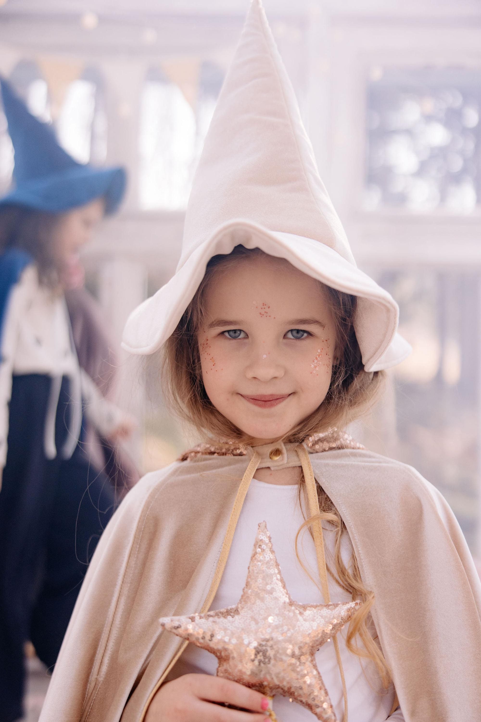 白い魔法使いの帽子、女の子用の魔女の帽子、学校のパーティー用の