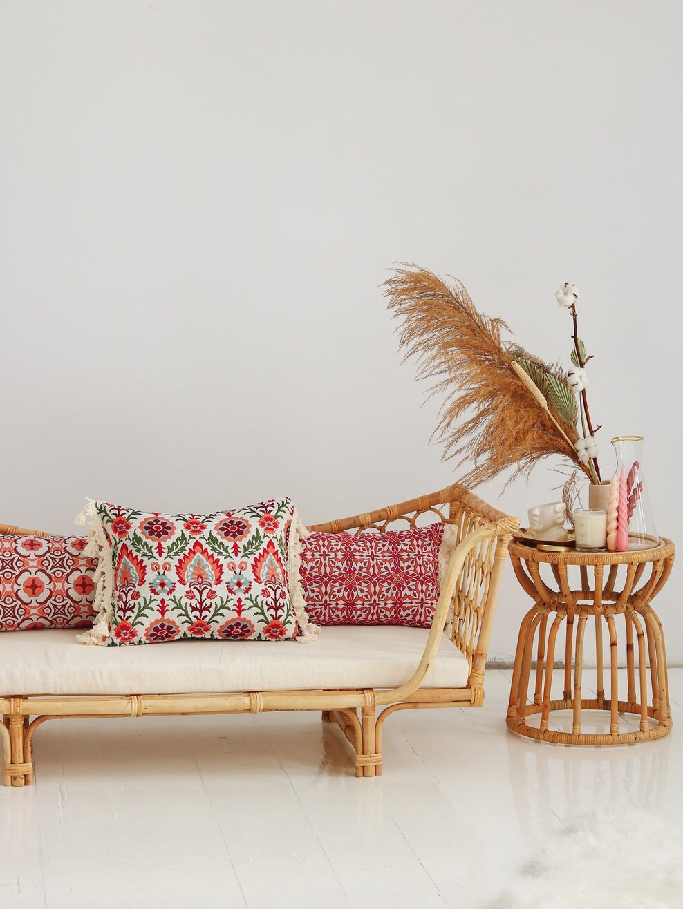 Scarlet Iris in Cancaya, De Canapé Élégant, Décoration Rose, Cadeau Luxe Pour Elle, Pendaison Crémaillère Florale