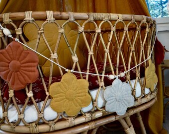 Linen bloom garland "Summer bouquet", garland over crib, decoration over bed, spring decoration, easter gift, children's room equipment