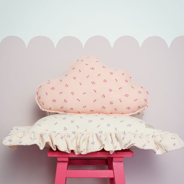 Mousseline wolkenkussen "Roze vergeet-me-nietje", decoratief kussen voor de kinderkamer, attent kraamcadeau, uniek geschenk voor een pasgeborene.