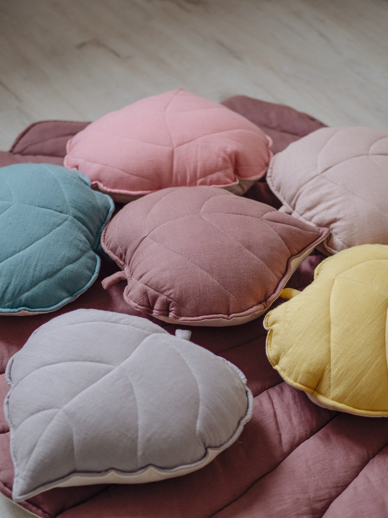 Linen leaf pillow Honey