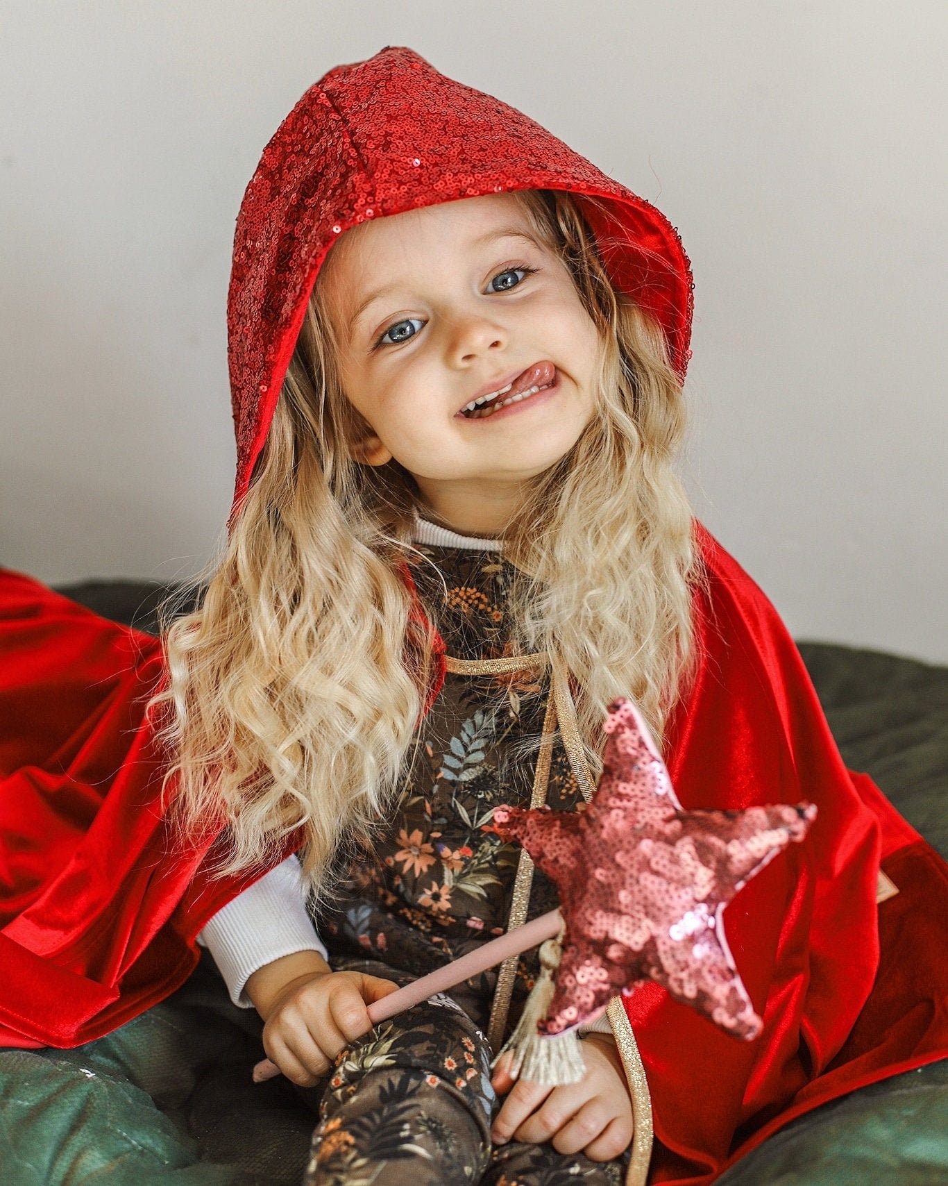 Costume Cappuccetto Rosso per Donna: Cosplay di Carnevale Halloween Natale  Principessa Fiaba Vestito e Mantello con Cappuccio Vestire da Festa Festivo  (L) : : Giochi e giocattoli