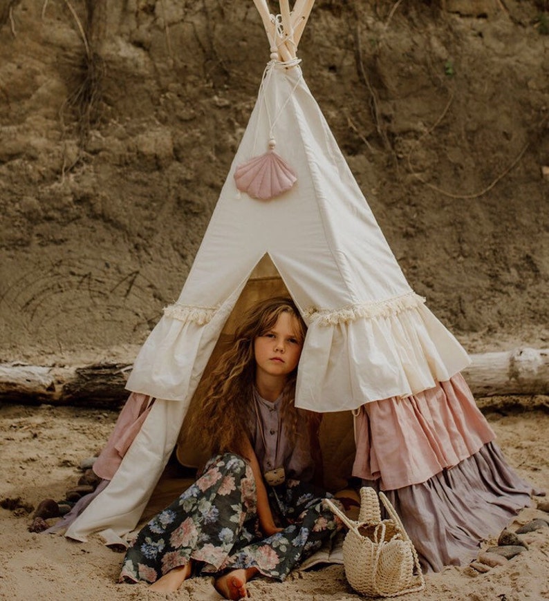 Tente de jeu à volants Powder Frills chambre bohème pour fille, décoration chambre rustique, tipi enfant pour chambre enfant, idée cadeau Pâques image 4