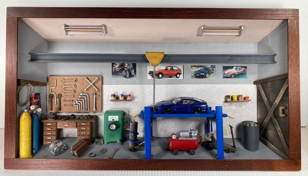 Auto Parts and Service Garage Diorama Model Kit 1/60-1/64