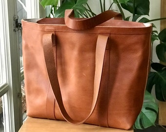 Oversized Cognac Leather bag with zipper and inside lining. Rocabruna leather bag in tan leather. Classy Diaper and work bag. Handmade.