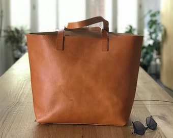 Camel color leather bag. The basic from the Cap sa Sal collection bag. —  Vermut Atelier