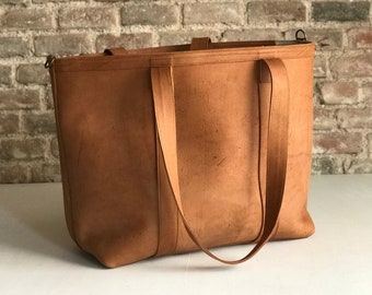 Leather tote bag with zipper and inside lining. Shoulder bag. Camel color  leather. Handmade. — Vermut Atelier