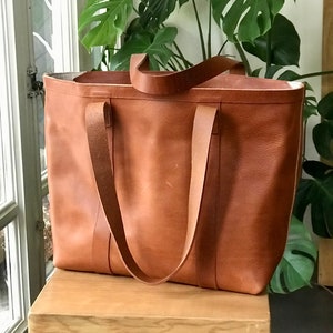 Oversized Cognac Leather bag with zipper and inside lining. Rocabruna leather bag in tan leather. Classy Diaper and work bag. Handmade. image 1