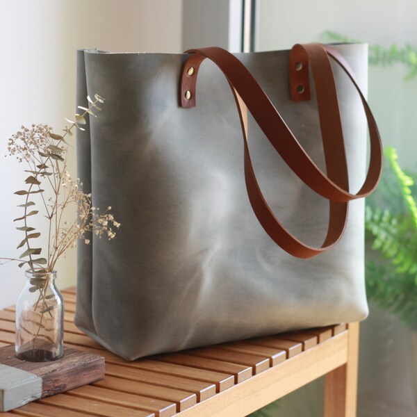 Large Gray Leather tote bag. Sturdy Premium waxed leather. "Cabas". Handmade