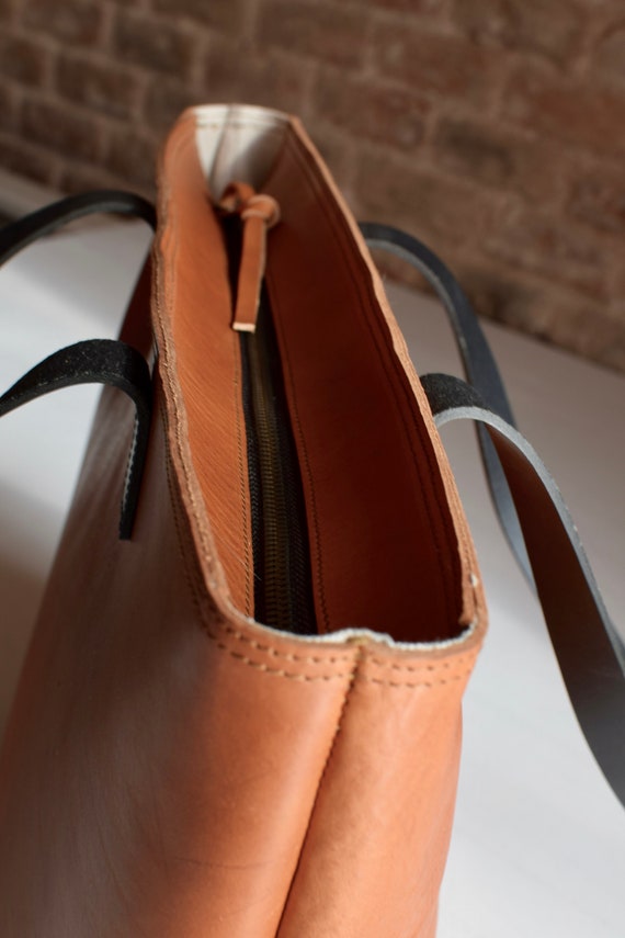 Cap Sa Sal bag. Camel leather tote bag with dark brown straps