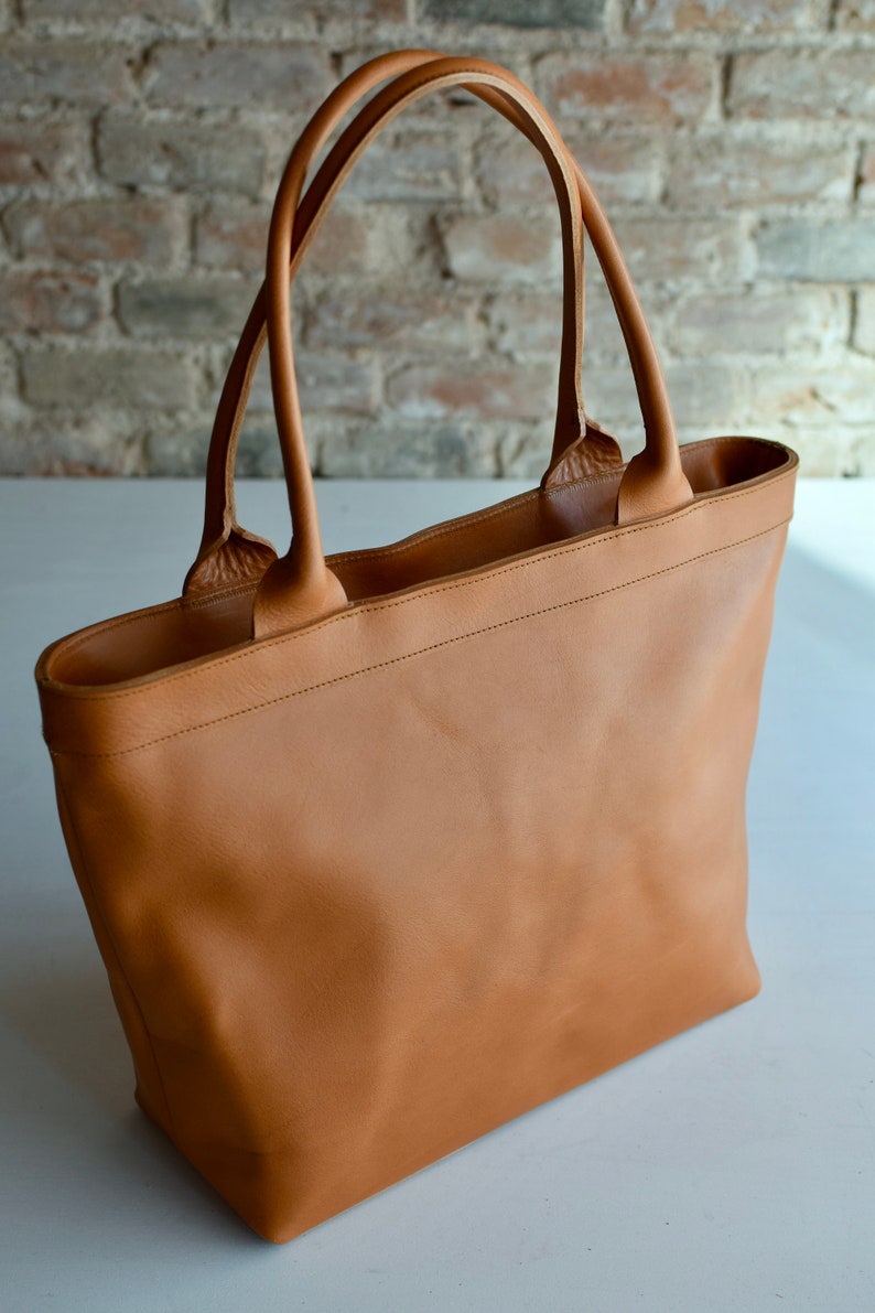 Leather tote bag with zipper and inside lining. Shoulder bag. Camel color leather. Handmade. image 8