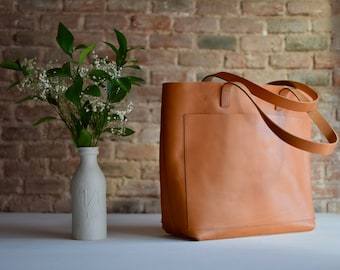 Oversized Camel Leather tote bag with outside pockets. Cap Sa Sal Bag. Handmade.