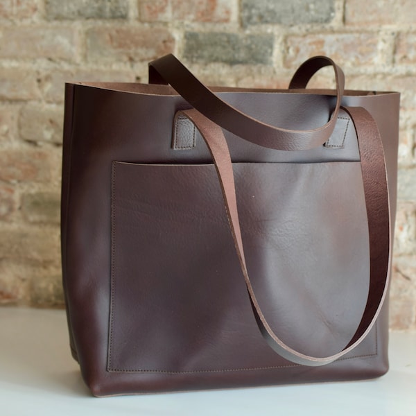 Leather tote bag with outside pocket. 4 sizes and 4 colors available. Cap Sa Sal Collection Bag. Handmade.