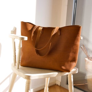 Bolso de fin de semana de piel color camel. Bolso Cap Sa Sal extragrande. Hecho a mano. Asas color camel.