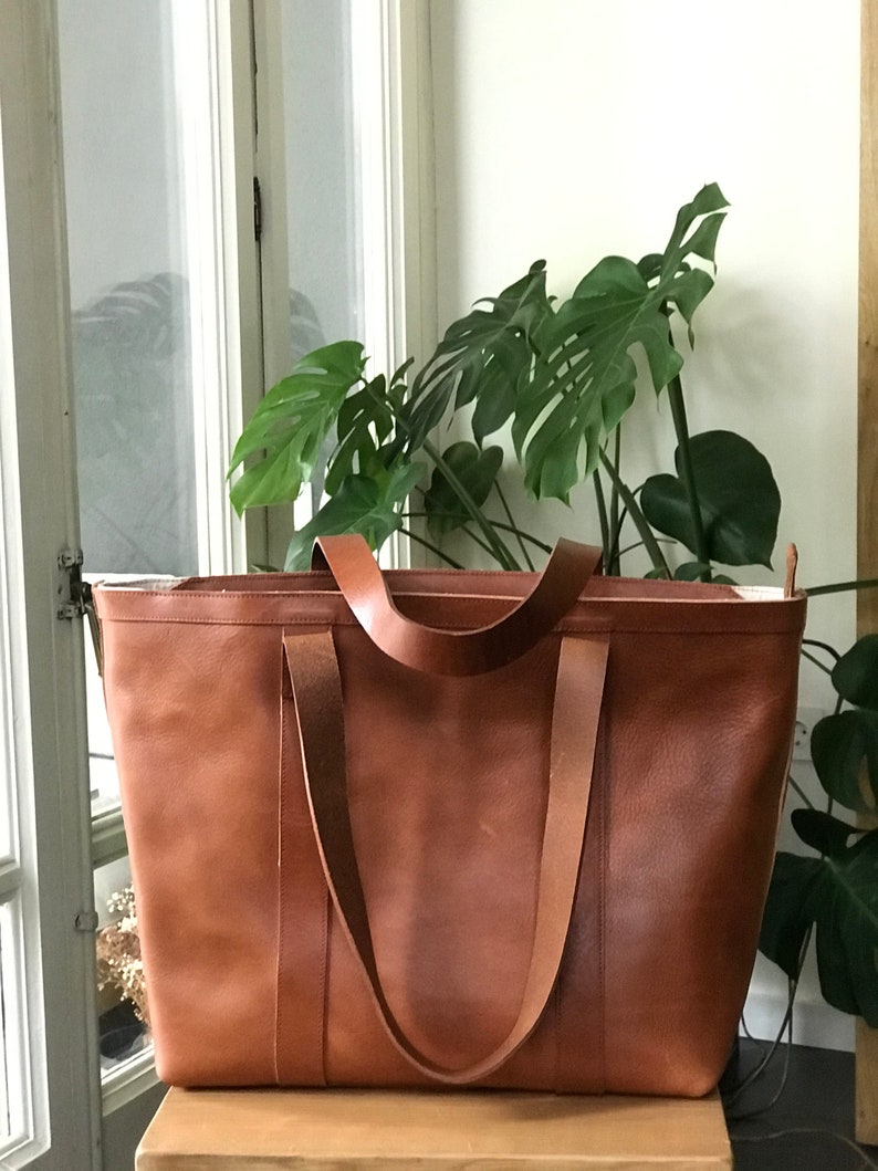 Oversized Cognac Leather bag with zipper and inside lining. Rocabruna leather bag in tan leather. Classy Diaper and work bag. Handmade. image 9