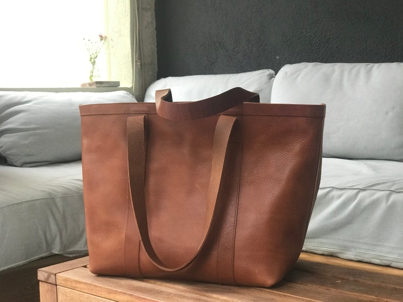Oversized Cognac Leather bag with zipper and inside lining. Rocabruna leather bag in tan leather. Classy Diaper and work bag. Handmade. image 2