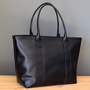 Oversized Leather bag. Weekender tote in black leather. Handmade. Rocabruna leather bag