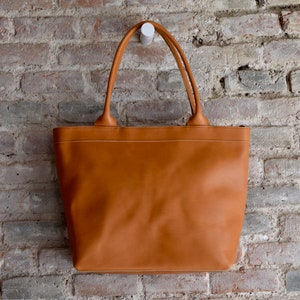 Leather tote bag with zipper and inside lining. Shoulder bag. Camel color leather. Handmade. image 1