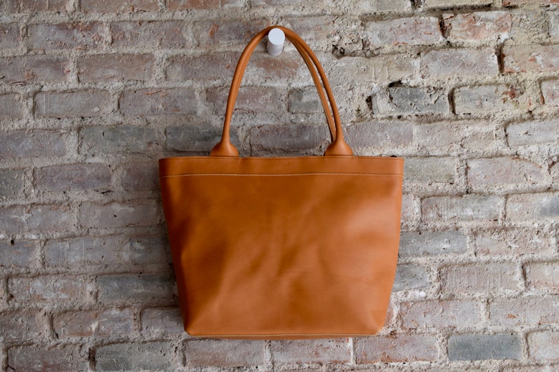 Leather tote bag with zipper and inside lining. Shoulder bag. Camel color leather. Handmade. image 1