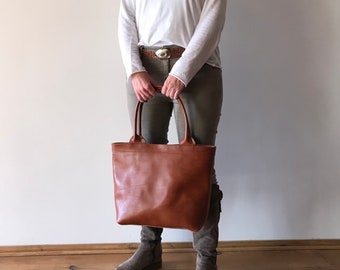 Cognac Leather tote bag with zipper and inside lining. Handmade.