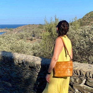 Crossbody bag. Small handbag/purse available in 4 colors. Hand braided, with zipper and lining. Vegetable tanned leather. Cadaques bag. image 6