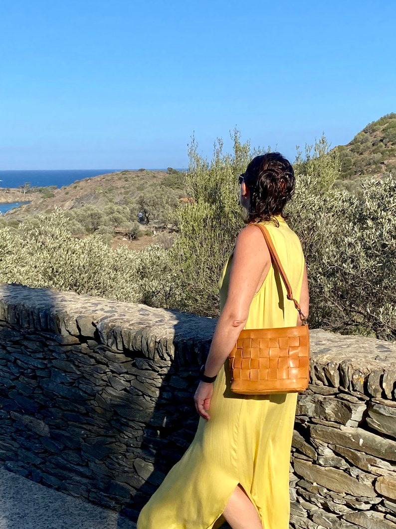 Crossbody bag. Small handbag/purse available in 4 colors. Hand braided, with zipper and lining. Vegetable tanned leather. Cadaques bag. image 6