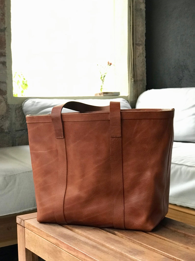 Oversized Cognac Leather bag with zipper and inside lining. Rocabruna leather bag in tan leather. Classy Diaper and work bag. Handmade. image 6